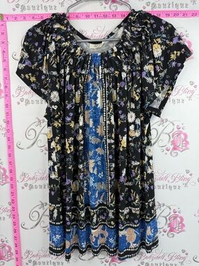 Style & Co. T-shirt flowers Black Floral Short Sleeve Top with Blue Panel